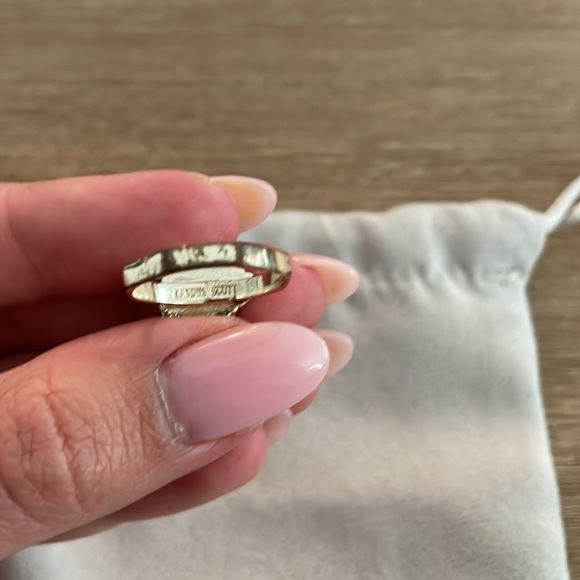 Kendra Scott ring, gold finish - Picture 3 of 4